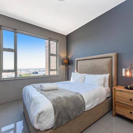 The Tyrwhitt Rosebank Apartments (Adults Only) โจฮันเนสเบิร์ก ภายนอก รูปภาพ