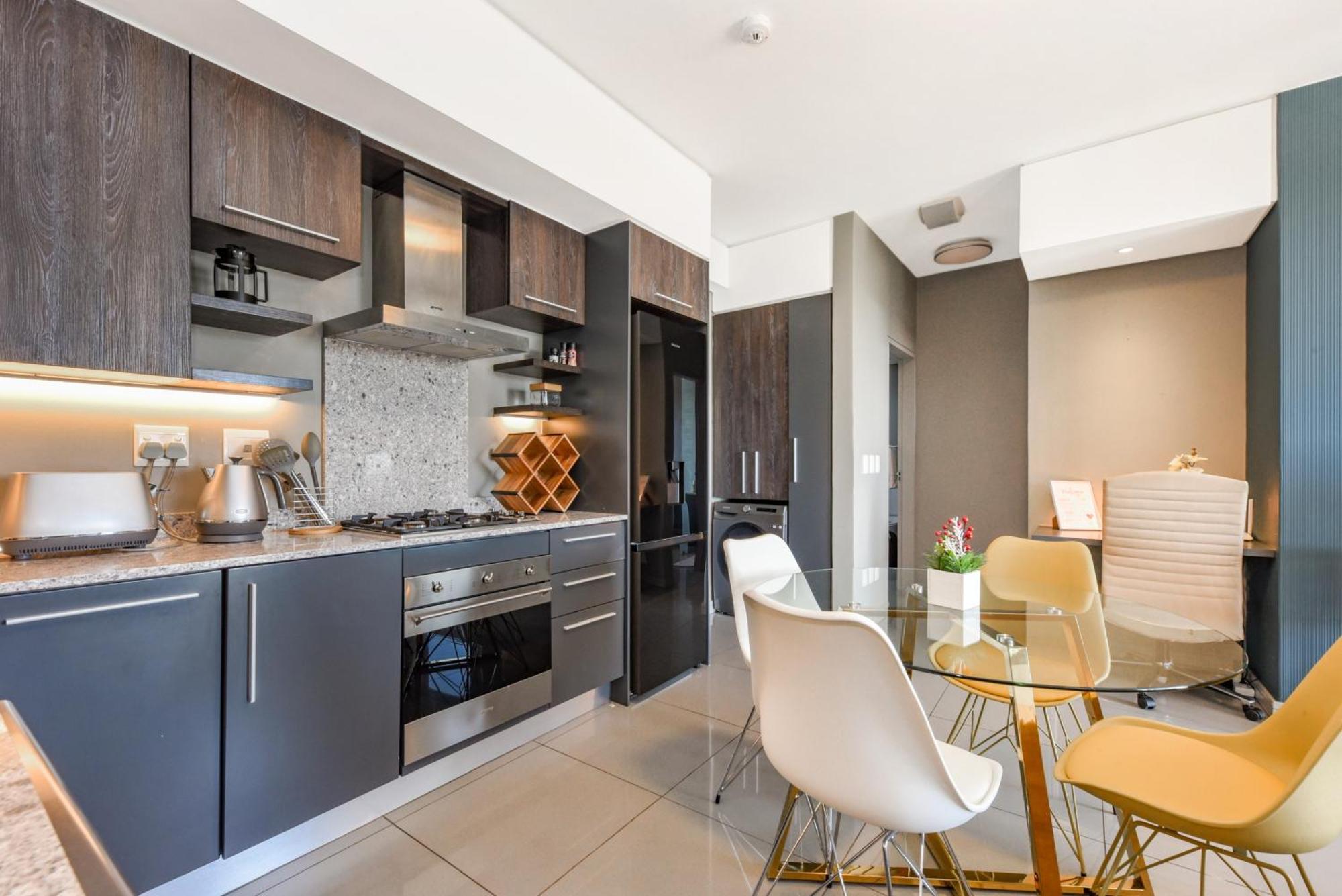 The Tyrwhitt Rosebank Apartments (Adults Only) โจฮันเนสเบิร์ก ภายนอก รูปภาพ