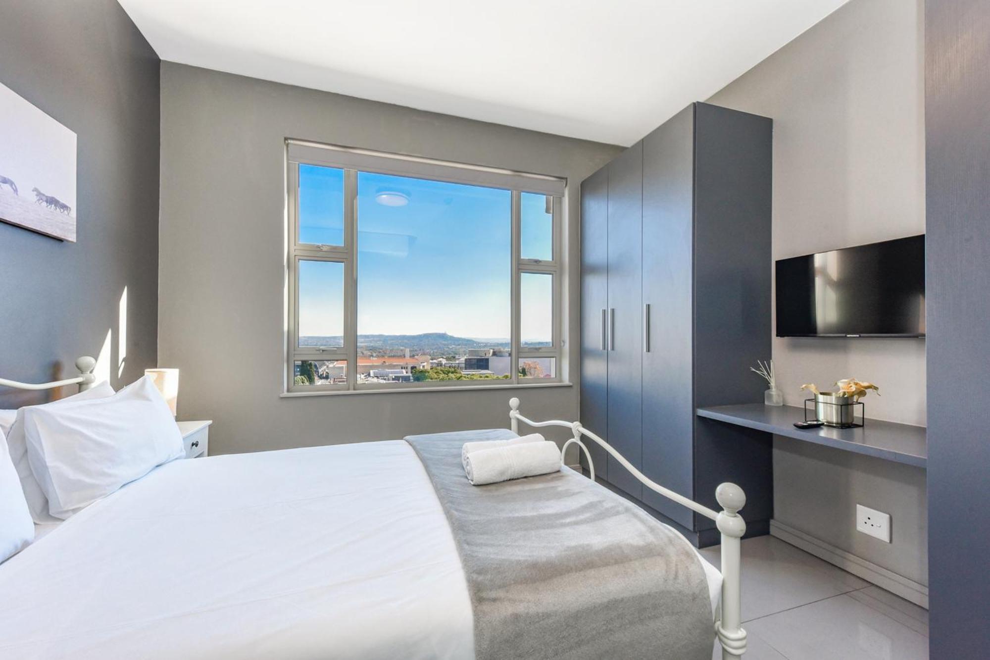 The Tyrwhitt Rosebank Apartments (Adults Only) โจฮันเนสเบิร์ก ภายนอก รูปภาพ