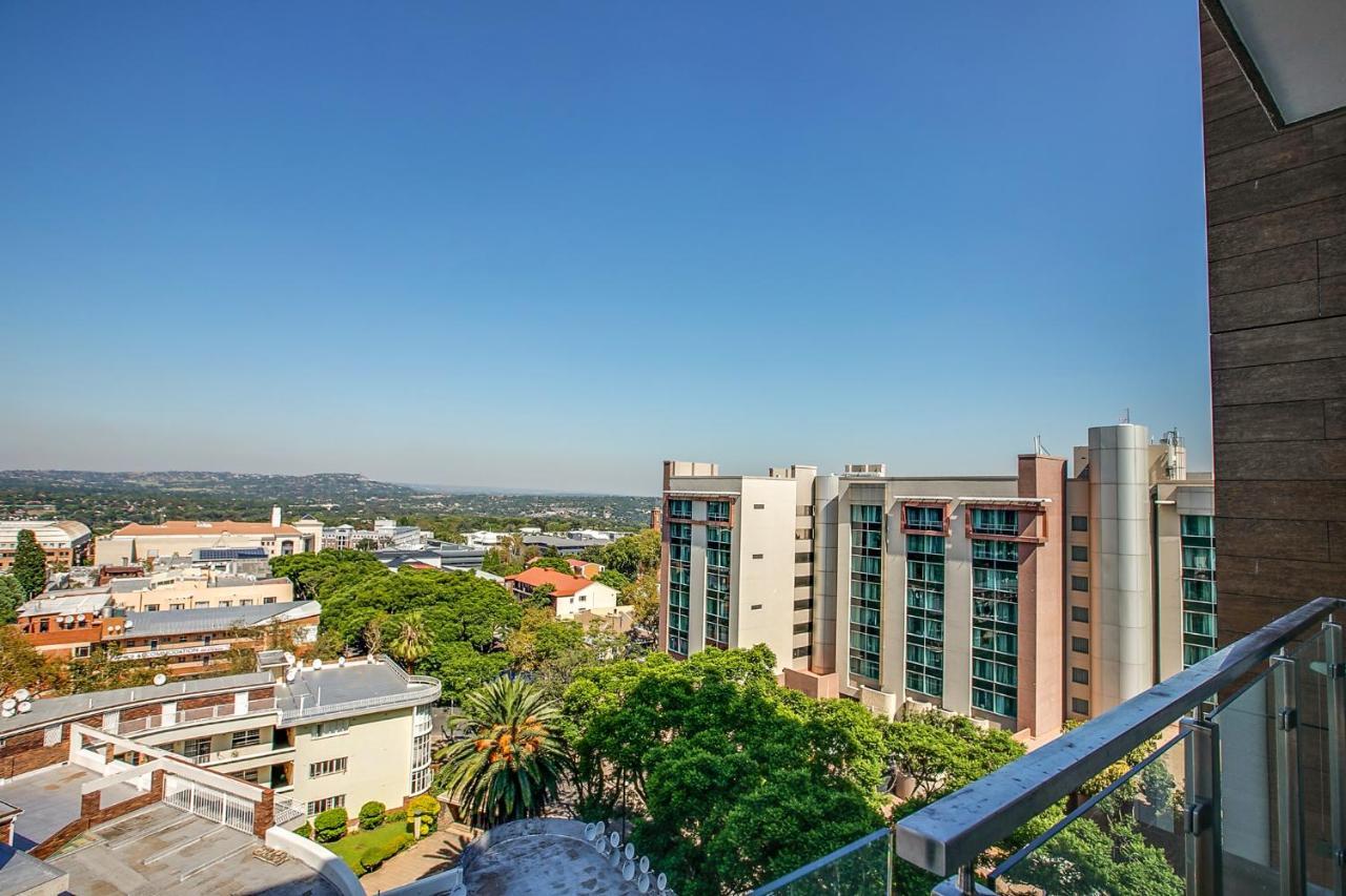 The Tyrwhitt Rosebank Apartments (Adults Only) โจฮันเนสเบิร์ก ภายนอก รูปภาพ