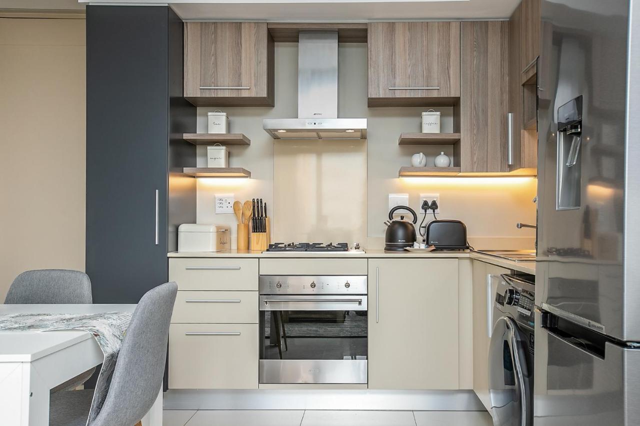 The Tyrwhitt Rosebank Apartments (Adults Only) โจฮันเนสเบิร์ก ภายนอก รูปภาพ