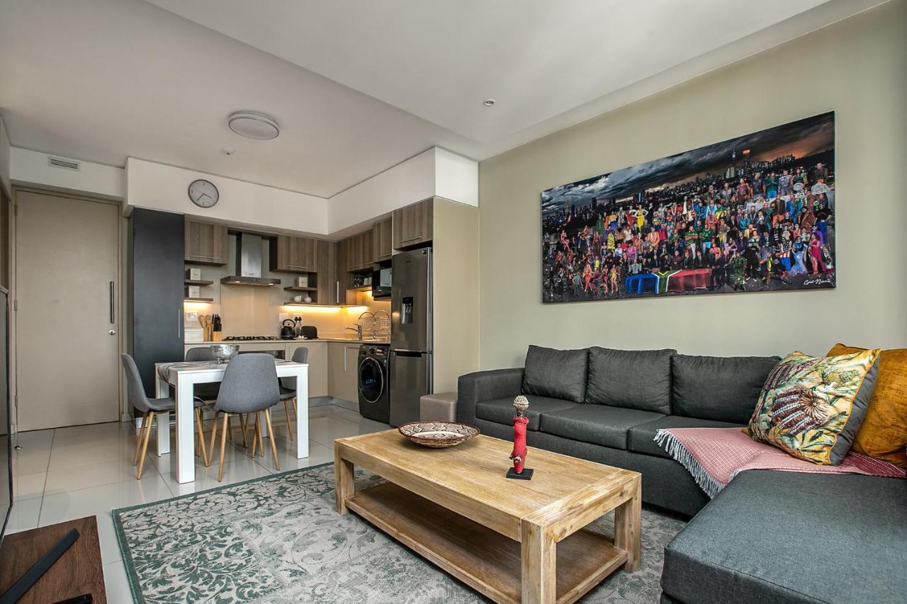 The Tyrwhitt Rosebank Apartments (Adults Only) โจฮันเนสเบิร์ก ภายนอก รูปภาพ