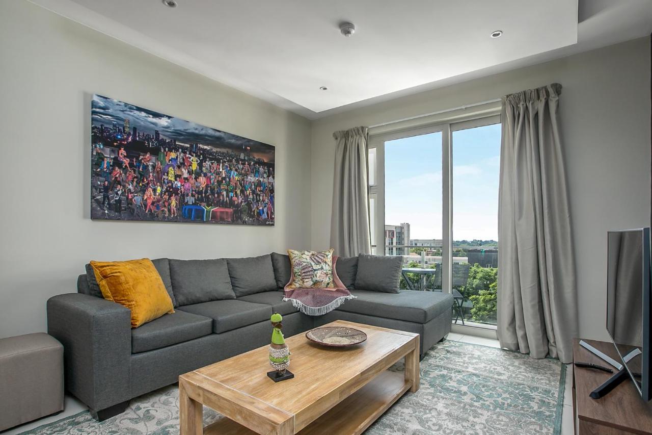 The Tyrwhitt Rosebank Apartments (Adults Only) โจฮันเนสเบิร์ก ภายนอก รูปภาพ